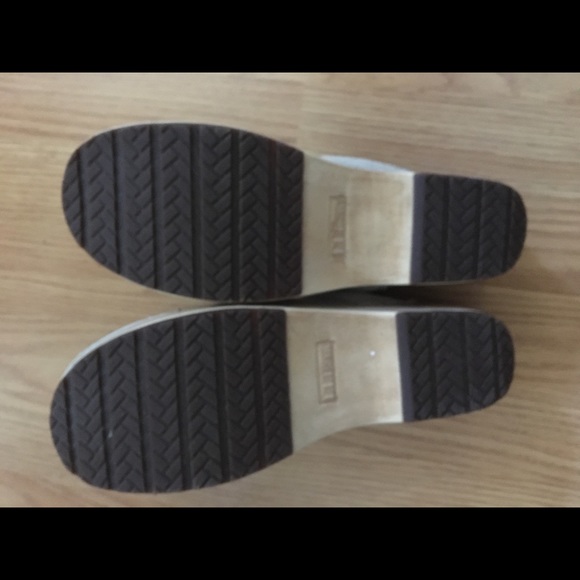 L L Bean Embroidered Lobster Clogs - Picture 2 of 3